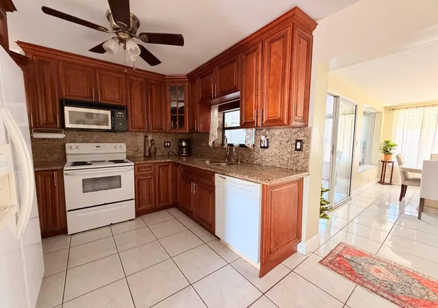5th image of 1014 Se 4Th Ct, Deerfield Beach, FL 33441 | MLS# B26020179