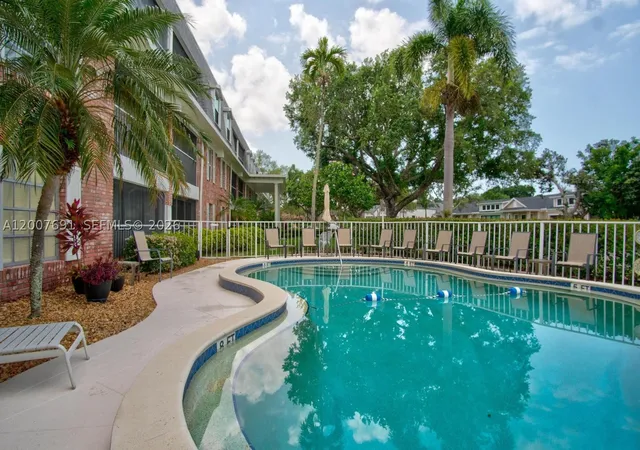 2nd image of 1900 Alamanda #108, Naples, FL 34102 | MLS# A12007691