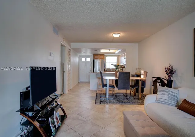 3rd image of 1900 Alamanda #108, Naples, FL 34102 | MLS# A12007691