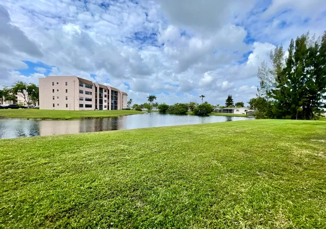 2nd image of 10442 Sunrise Lakes Blvd, Sunrise, FL 33322