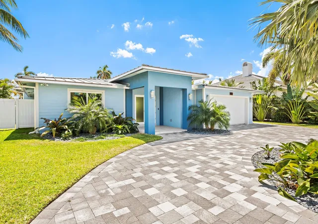 Homes for sale in Lighthouse Point, FL | 2754 Ne 31St Ct, Lighthouse Point, FL 33064 | MLS# B26020277