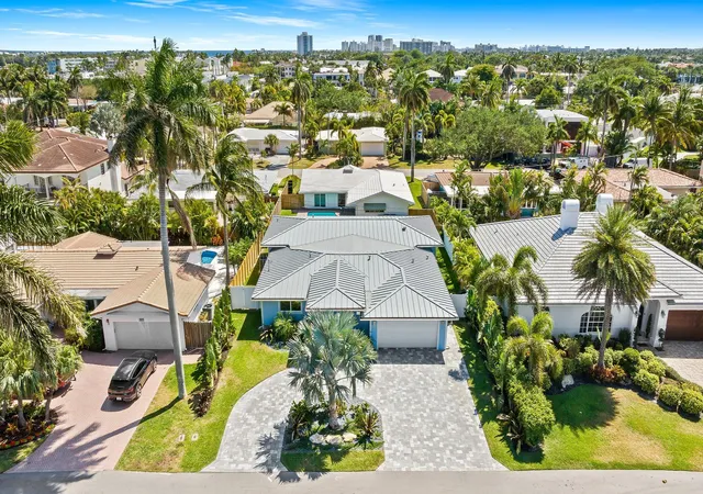 Homes for sale in Lighthouse Point, FL | 2754 Ne 31St Ct, Lighthouse Point, FL 33064 | MLS# B26020277