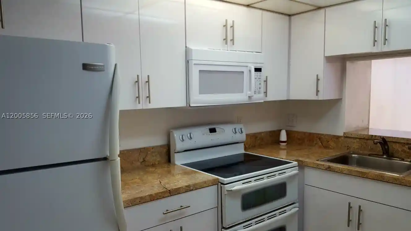 Listing Photo 2 - Condo for sale in Point South Condo located at 19701 Sw 114Th Ave, Miami, FL 33157 - Unit #266