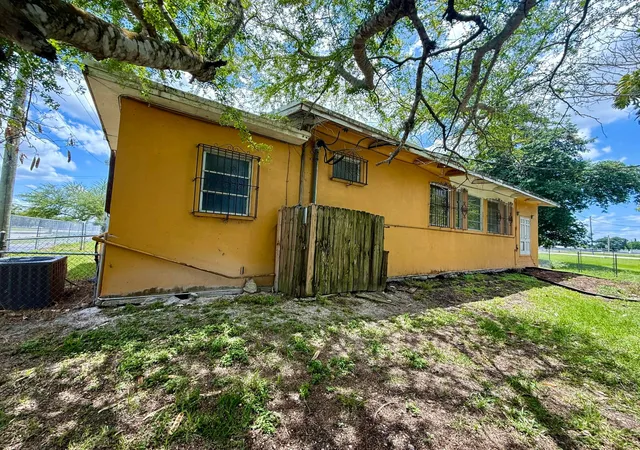 4th image of 601 W Canal St St N, Belle Glade, FL 33430 | MLS# B26020319