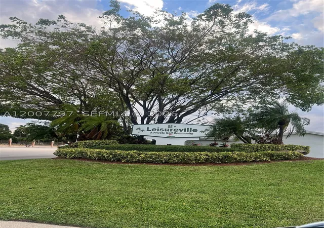 Listing Photo 4 - Condo for sale in building located at 2501 W Golf Blvd, Pompano Beach, FL 33064 - Unit #128