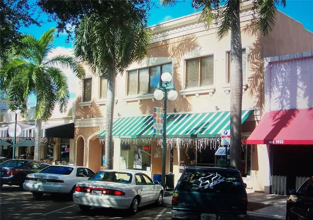 2nd image of 700 Ne 14Th Ave Ne, Hallandale Beach, FL 33009