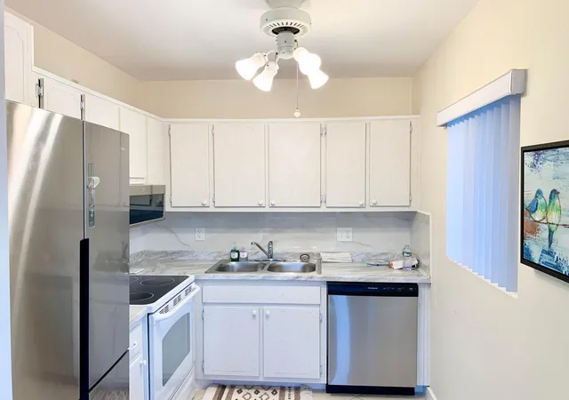 2nd image of 2880 Lake Osborne Dr, Lake Worth Beach, FL 33461