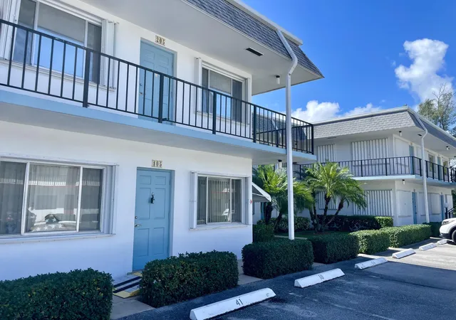 3rd image of 2880 Lake Osborne Dr, Lake Worth Beach, FL 33461