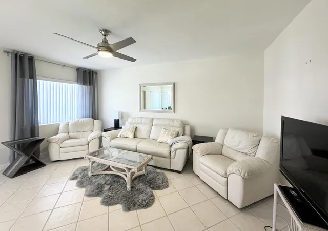 5th image of 2880 Lake Osborne Dr, Lake Worth Beach, FL 33461