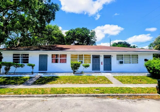 2nd image of 2099 Ne 172 St, North Miami Beach, FL 33162 | MLS# A12007262