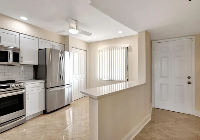 3rd image of 14460 Strathmore Ln #807, Delray Beach, FL 33446 | MLS# B26020508