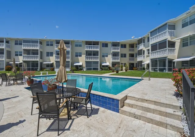 Homes for sale in Pompano Beach, FL | 700 Pine Drive, Pompano Beach, FL 33060 | Houzeo