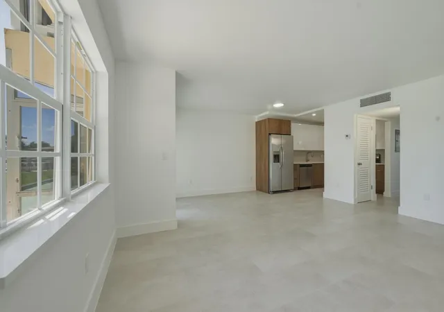 Homes for sale in Pompano Beach, FL | 700 Pine Dr, Pompano Beach, FL 33060