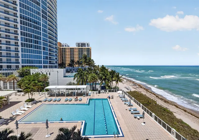 Listing Photo 5 - Condo for sale in building located at 2751 S Ocean Dr, Hollywood, FL 33019 - Unit #504S