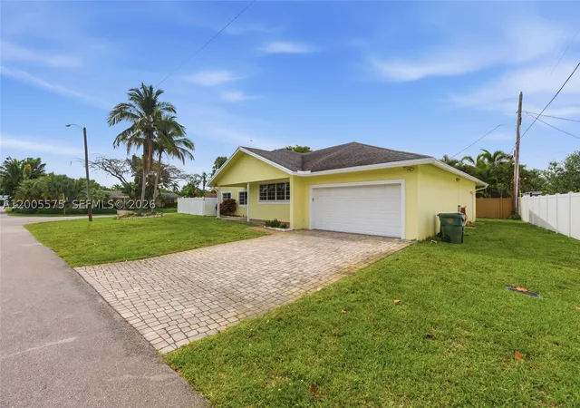 Photo 2 of Single family home for sale at 4361 Ne 13th Ter, Oakland Park, FL 33334 | MLS# A12005575 | Listing updated on 2026-10-08