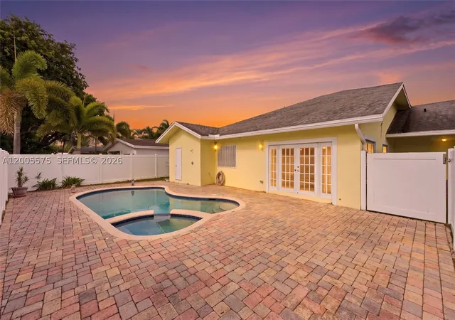 Photo 3 of Single family home for sale at 4361 Ne 13th Ter, Oakland Park, FL 33334 | MLS# A12005575 | Listing updated on 2026-10-08