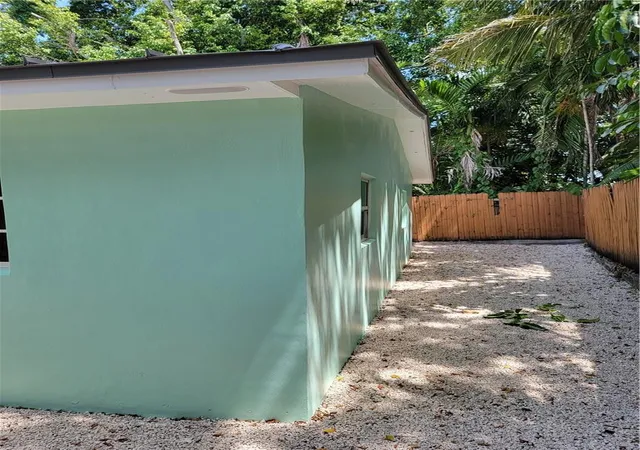 4th image of 1010 NW 3rd Ave, Hallandale Beach, FL 32601