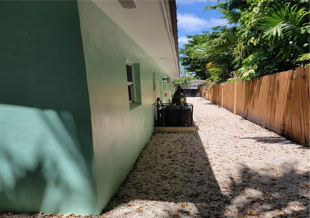 5th image of 1010 NW 3rd Ave, Hallandale Beach, FL 32601