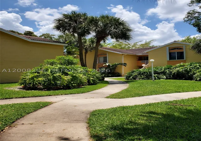 Listing Photo 4 - Condo for sale in building located at 1154 Coral Clb Dr, Coral Springs, FL 33071 - Unit #1154