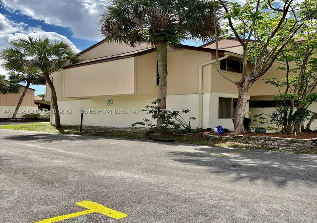 Photo 3 of Townhouse for sale at 8208 Nw 9th Ct #1, Plantation, FL 33324 | MLS# A12008026 | Listing updated on 2026-04-27