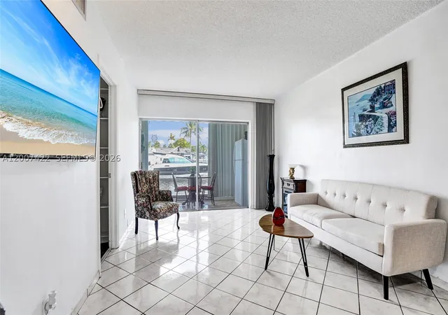 Photo 3 of House for sale at 455 Paradise Isle Blvd #104, Hallandale Beach, FL 33009 | MLS# A12007422 | Listing updated on 2026-10-07