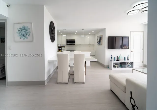 2nd image of 19707 Turnberry Way #18C, Aventura, FL 33180 | MLS# A12006182