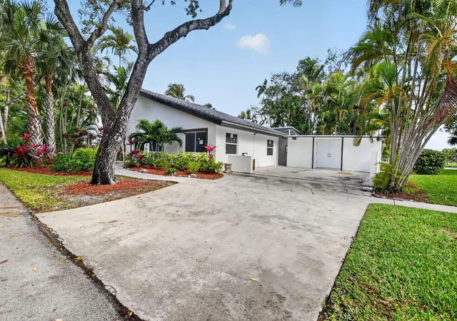 2nd image of 4701 Nw 1st Pl, Deerfield Beach, FL 33442 | MLS# B26020795