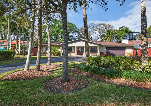 Homes for sale in Fort Lauderdale, FL | 2535 Sw 30th Ter, Fort Lauderdale, FL 33312 | MLS# B26020798