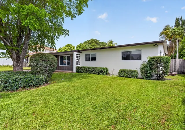 2nd image of 1155 Ne 184th St, Miami, FL 33179 | MLS# A12008151