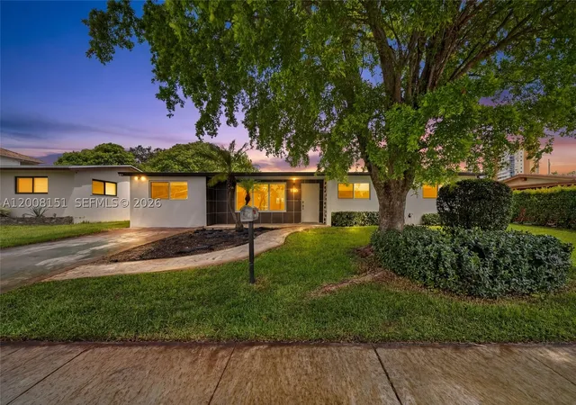46th image of 1155 Ne 184th St, Miami, FL 33179 | MLS# A12008151