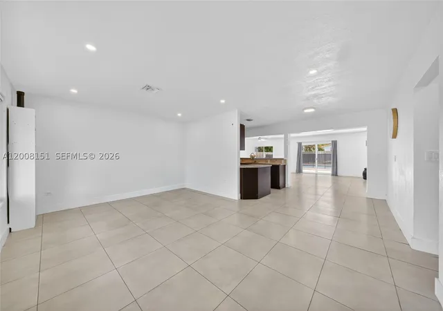 5th image of 1155 Ne 184Th St, Miami, FL 33179 | MLS# A12008151