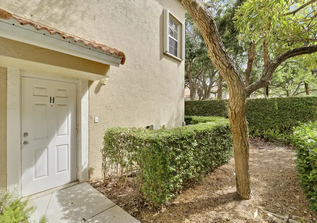 2nd image of 104 Lighthouse Cir #H, Tequesta, FL 33469 | MLS# B26020883
