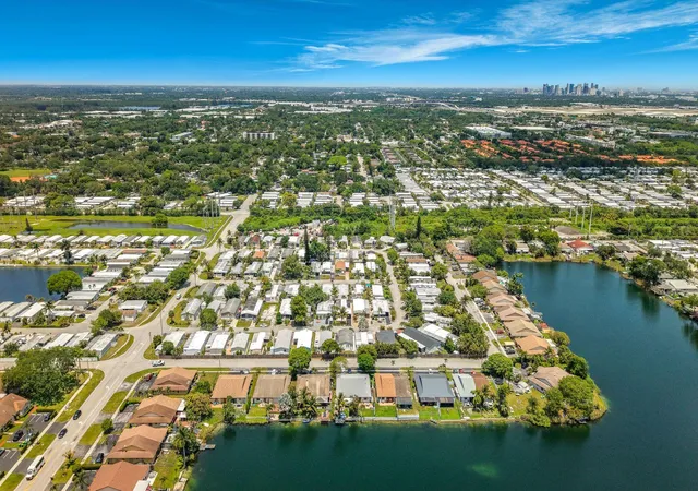 38th image of 2611 E Marina Dr, Dania Beach, FL 33312 | MLS# B26020907