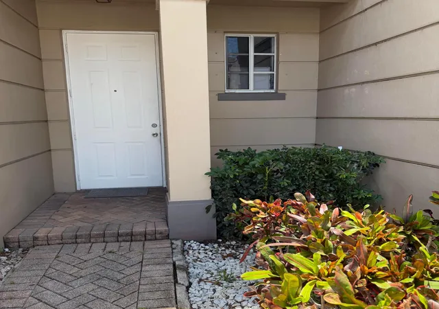 2nd image of 976 Abaco Ln, Riviera Beach, FL 33404 | MLS# B26020946