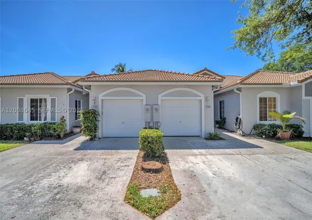 Photo 1 of Single family home for sale at 4266 Sw 10th Pl, Deerfield Beach, FL 33442 | MLS# A12008645 | Listing updated on 2026-10-09