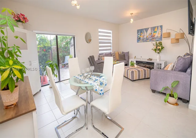 2nd image of 28643 Sw 129th Ct, Homestead, FL 33033 | MLS# A12007678