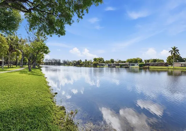 33rd image of 2260 Plum Ct, Pembroke Pines, FL 33026 | MLS# B26020999