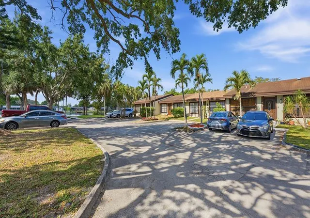 5th image of 2260 Plum Ct, Pembroke Pines, FL 33026 | MLS# B26020999