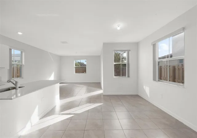 5th image of 2441 Nw 131St Cir #2441, Miami, FL 33167 | MLS# B26021000