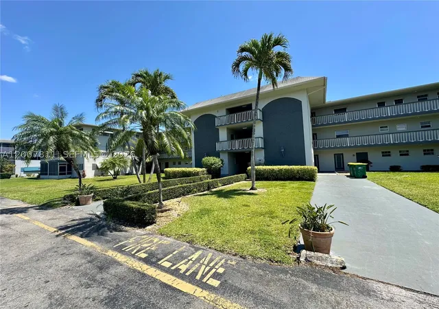 Homes for sale in Hollywood, FL | 1001 Hillcrest Ct #306, Hollywood, FL 33021 | MLS# A12007811