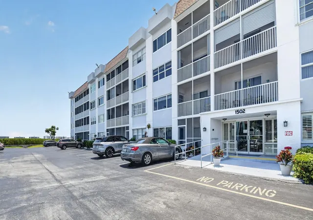 5th image of 1502 S Lakeside Dr, Lake Worth Beach, FL 33460