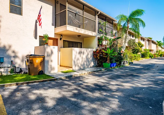 Homes for sale in Deerfield Beach, FL | 740 Se 1st Wy #101, Deerfield Beach, FL 33441 | MLS# B26021186