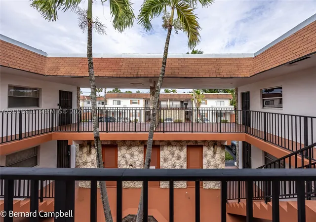 Homes for sale in Pompano Beach, FL | 321 1st Ct, Pompano Beach, FL 33060 | Houzeo