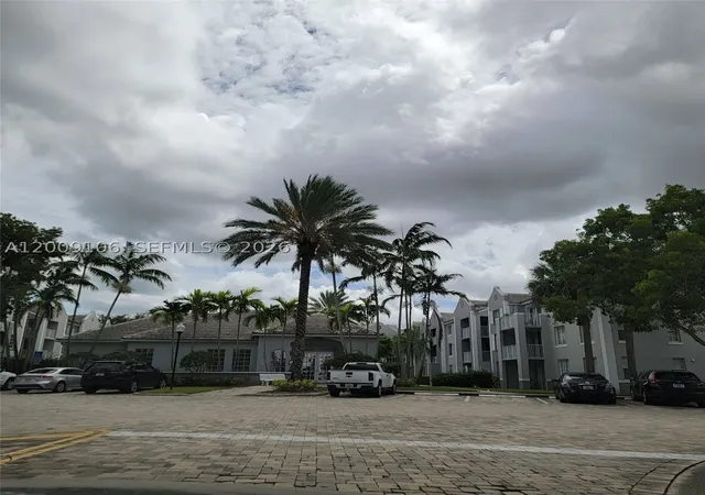 2nd image of 711 Sw 111th Way #301, Pembroke Pines, FL 33025 | MLS# A12009106