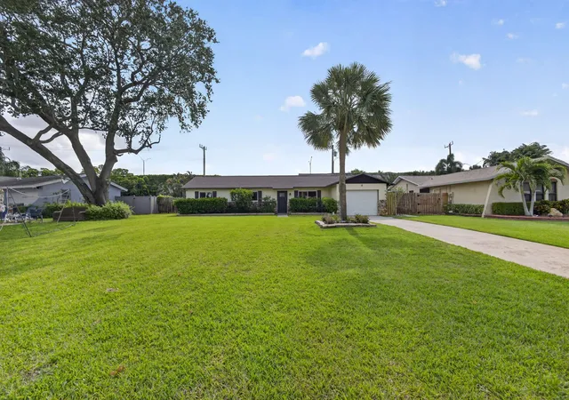 Homes for sale in Palm Beach Gardens, FL | 9820 Jonquil Cir N, Palm Beach Gardens, FL 33410 | MLS# B26021256