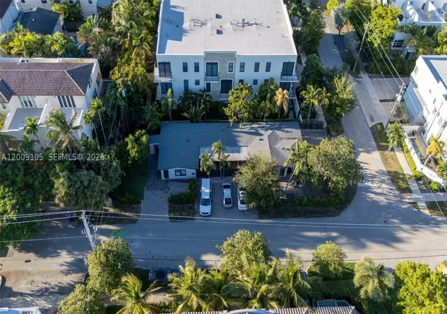 Photo 1 of Multi family home for sale at 1615 Ne 9th St, Fort Lauderdale, FL 33304 | MLS# A12009105 | Listing updated on 2026-09-25