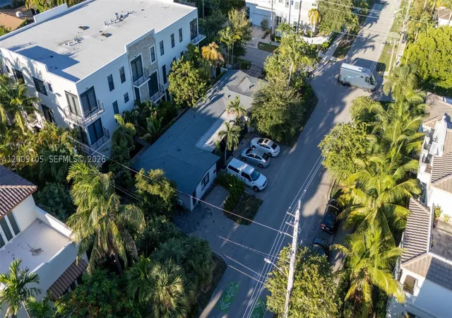Photo 2 of Multi family home for sale at 1615 Ne 9th St, Fort Lauderdale, FL 33304 | MLS# A12009105 | Listing updated on 2026-09-25