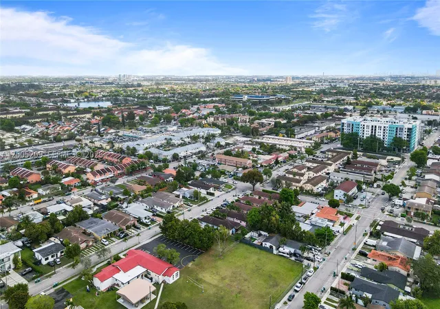 5th image of 11002 Sw 3Rd St, Sweetwater, FL 33174 | MLS# A12005209