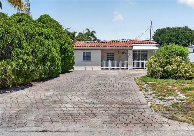 Photo 2 of Single family home for sale at 1171 Ne 182nd St, North Miami Beach, FL 33162 | MLS# A12009436 | Listing updated on 2026-08-24