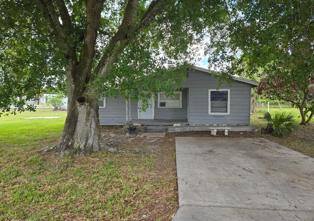 2nd image of 408 Nw 10th Ave, Okeechobee, FL 34974 | MLS# B26021447